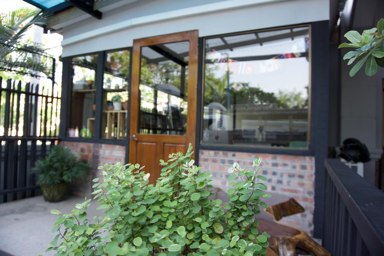 Celia Hostel Mandalay Exterior photo